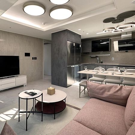 Y Collection By Uh Flat Osiria Aparthotel Пусан Екстериор снимка