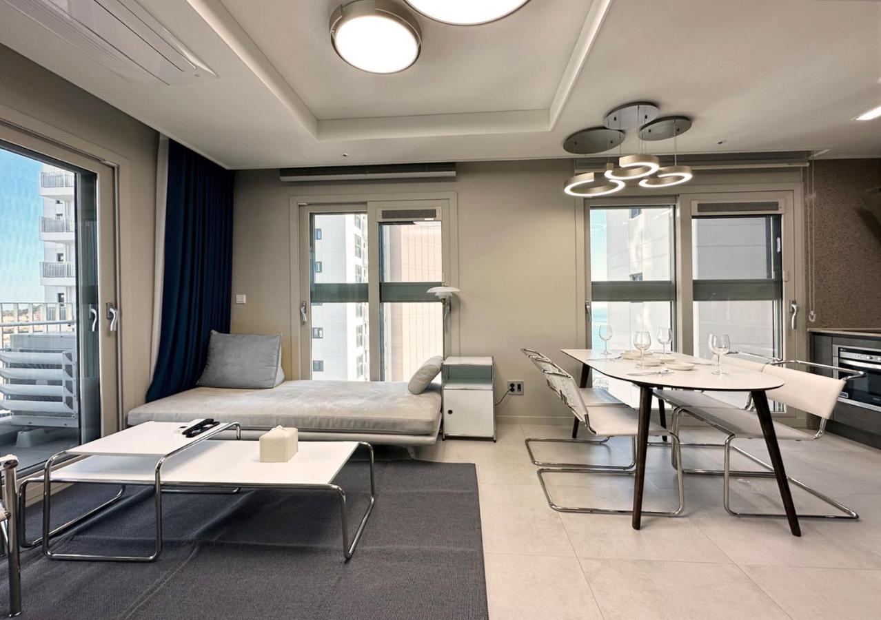 Y Collection By Uh Flat Osiria Aparthotel Пусан Екстериор снимка