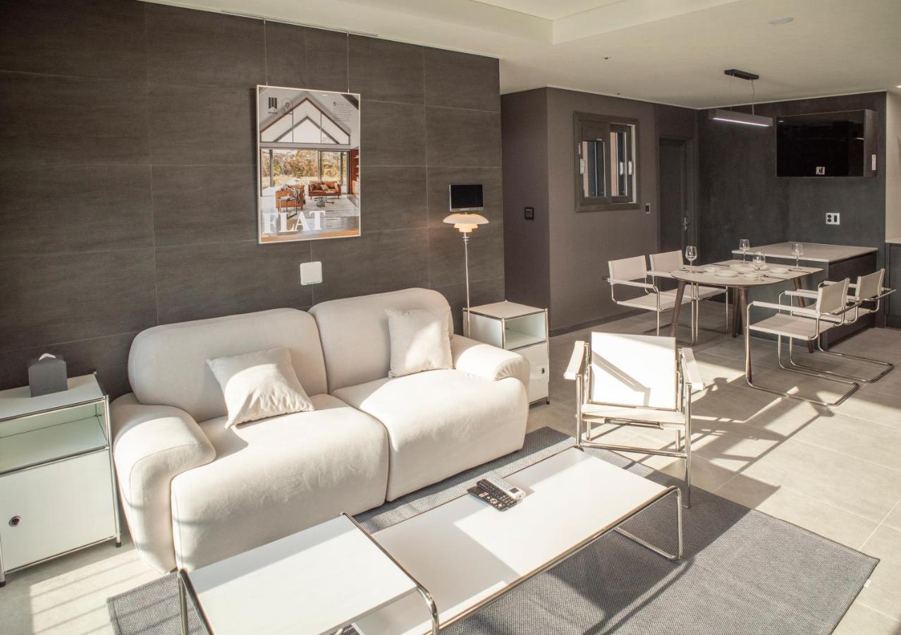 Y Collection By Uh Flat Osiria Aparthotel Пусан Екстериор снимка