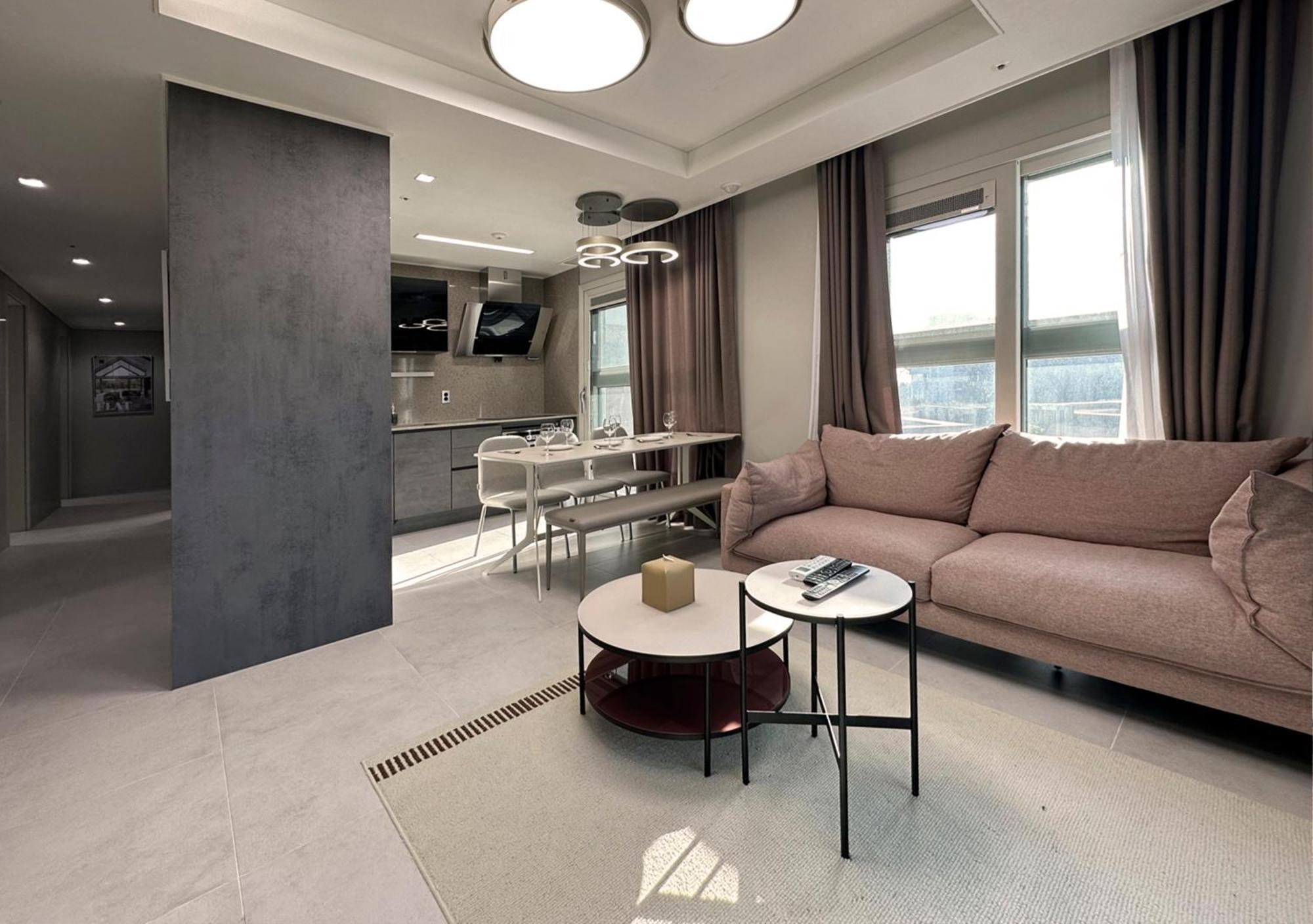 Y Collection By Uh Flat Osiria Aparthotel Пусан Екстериор снимка